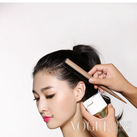 如何使用发胶来做头发 1119849_999704.jpg