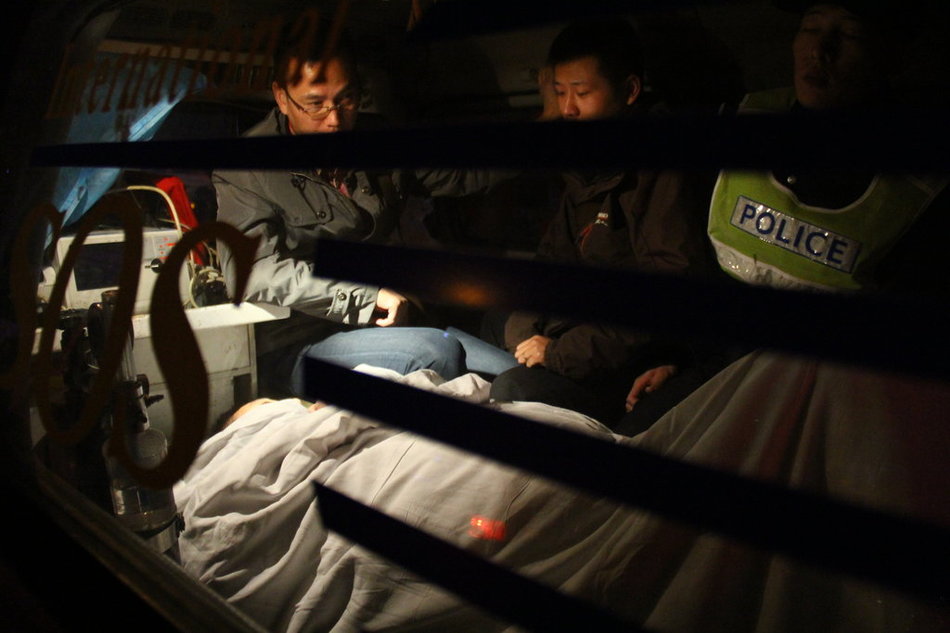 "西安最牛村支书"被刑拘 病床上戴上手铐