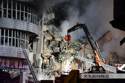 哈尔滨道外区太古街一仓库发生火灾现场高清图