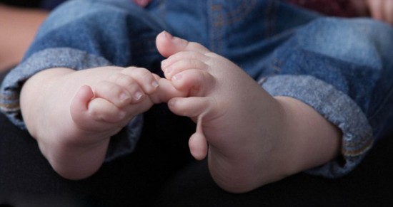 英国一婴儿天生12手指12脚趾&nbsp;令医生震惊不解