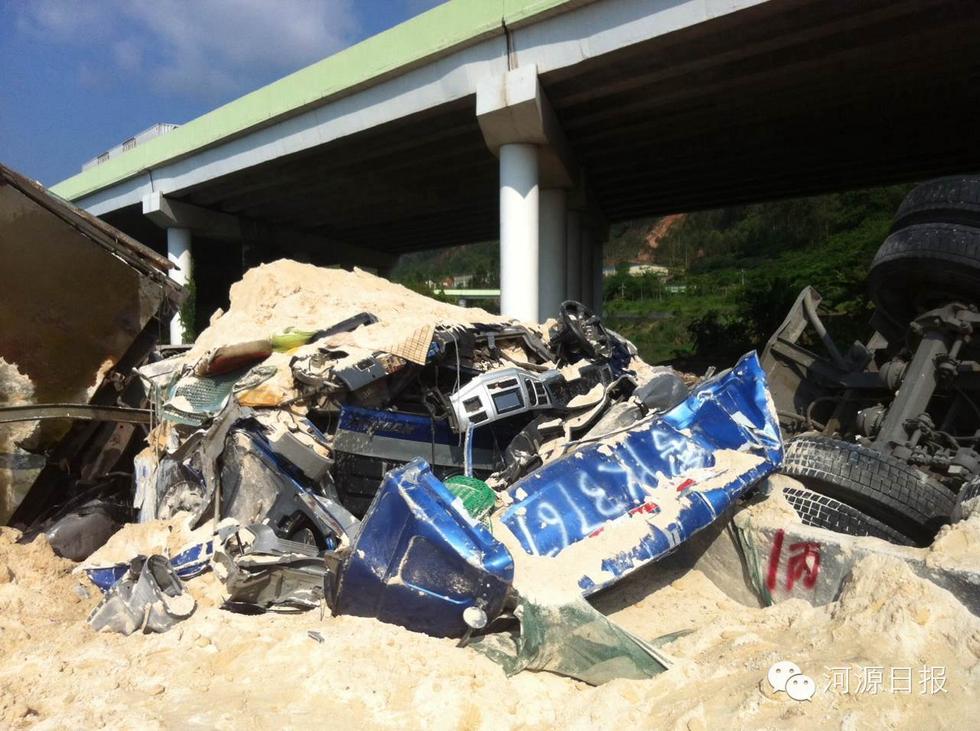 粤赣高速匝道突然断裂 多车坠落1死多伤(组图)
