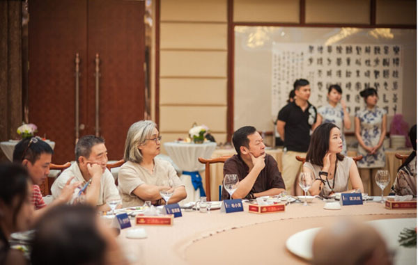 高颜值高智商妹子 狠把四个货柜变成超级豪宅