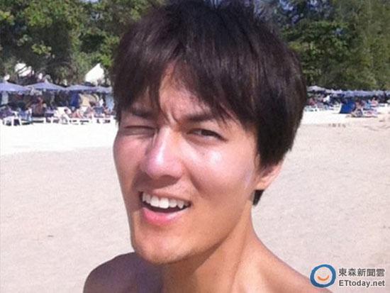 吴克群庆生遭警方破门临检 面露囧相原来被整蛊