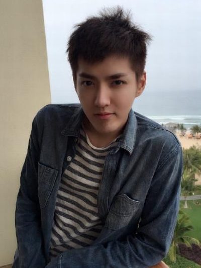 生日造假？吴亦凡晒纪念币自证出生日期
