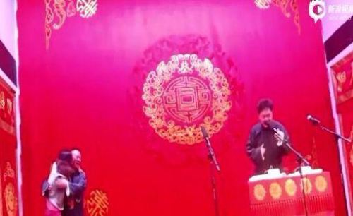 粉丝疯狂追星:村民开拖拉机要赵薇签名 郭德纲遭强吻