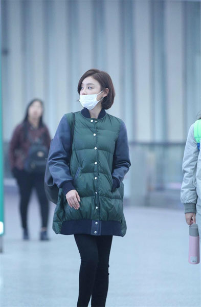 袁姗姗素颜现身机场 包裹严实韩范儿足(图)