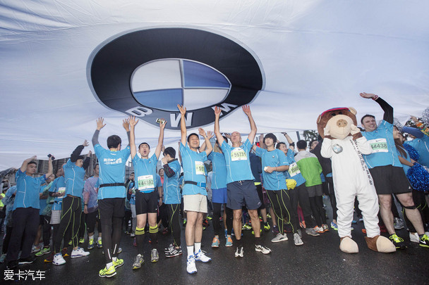 BMW i3继续领跑2015上海国际马拉松赛