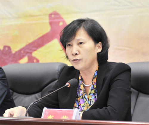 栾莹要求,要开展好校长和教师培训工作,吃透教学内容,做好教学展示,在