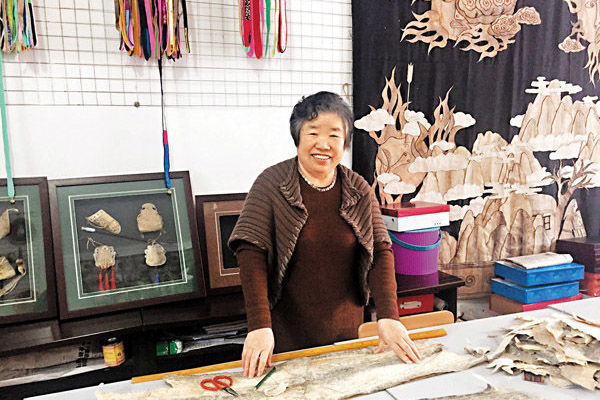 黑龙江省工艺美术大师,赫哲族鱼皮制作技艺省级非遗传承人刘升.