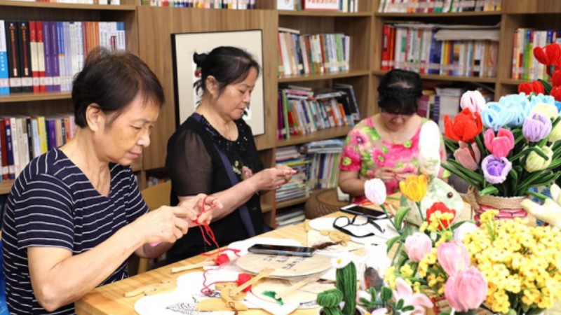 Locals craft birthday bouquets for Hangzhou Asian Games