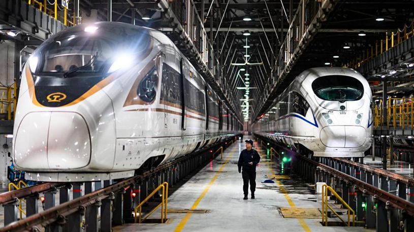 ChineseToday | Bullet train maintenance worker safeguards...